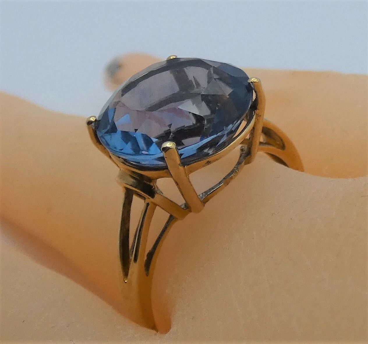 Fluorite Ring Colour Change MASSIVE 9.38 Carats 9ct Yellow Gold SIZE S BA32