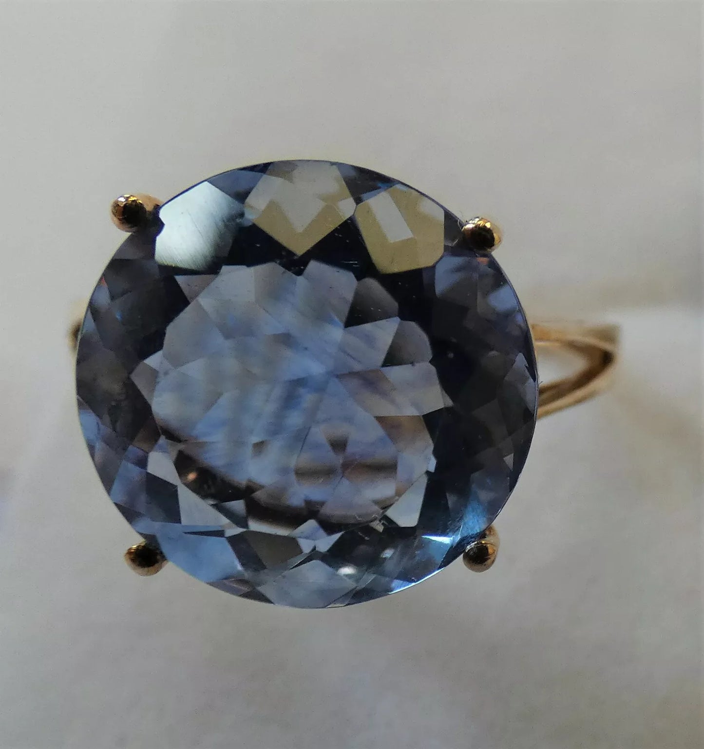 Fluorite Ring Colour Change MASSIVE 9.38 Carats 9ct Yellow Gold SIZE S BA32