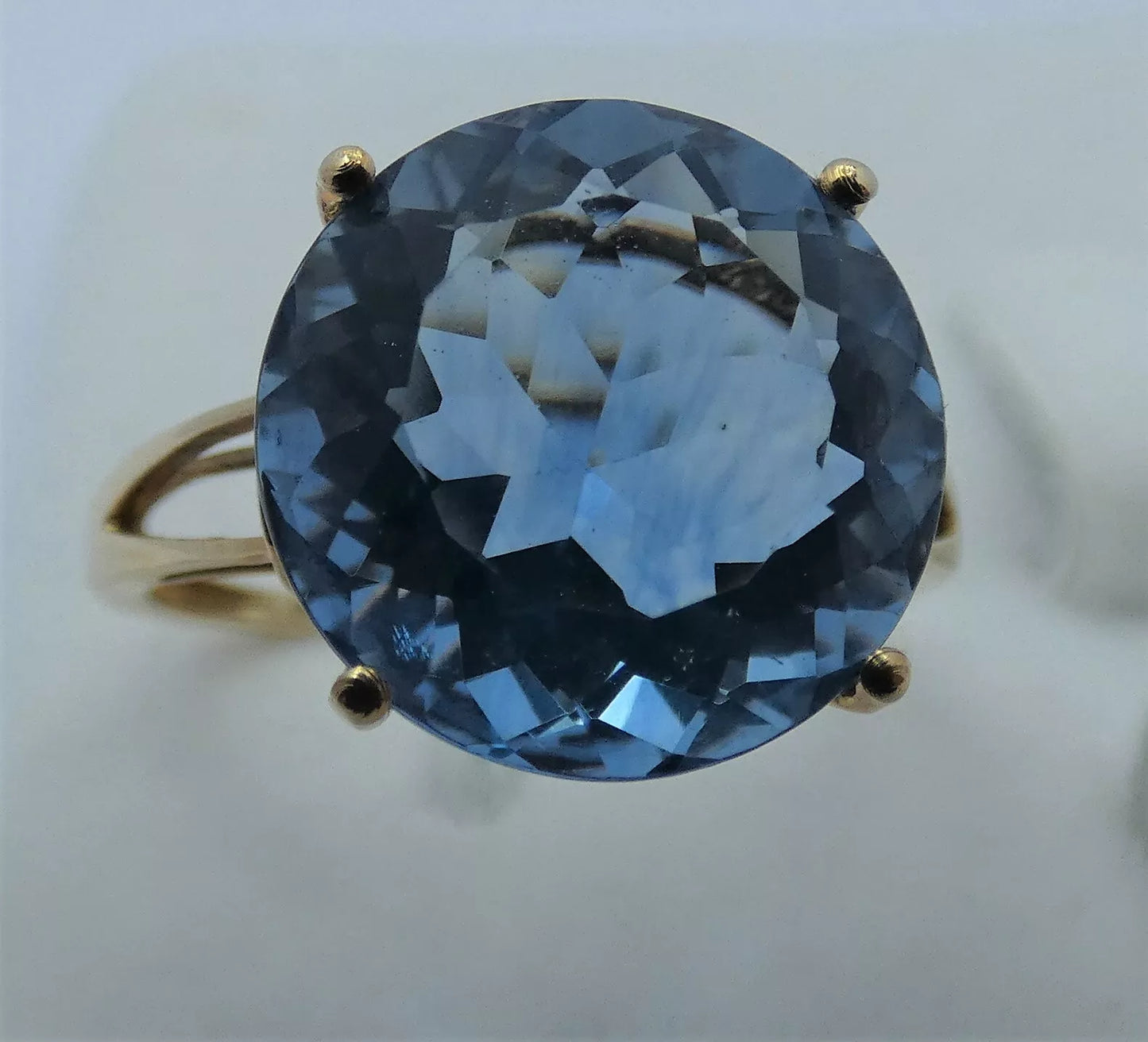 Fluorite Ring Colour Change MASSIVE 9.38 Carats 9ct Yellow Gold SIZE S BA32