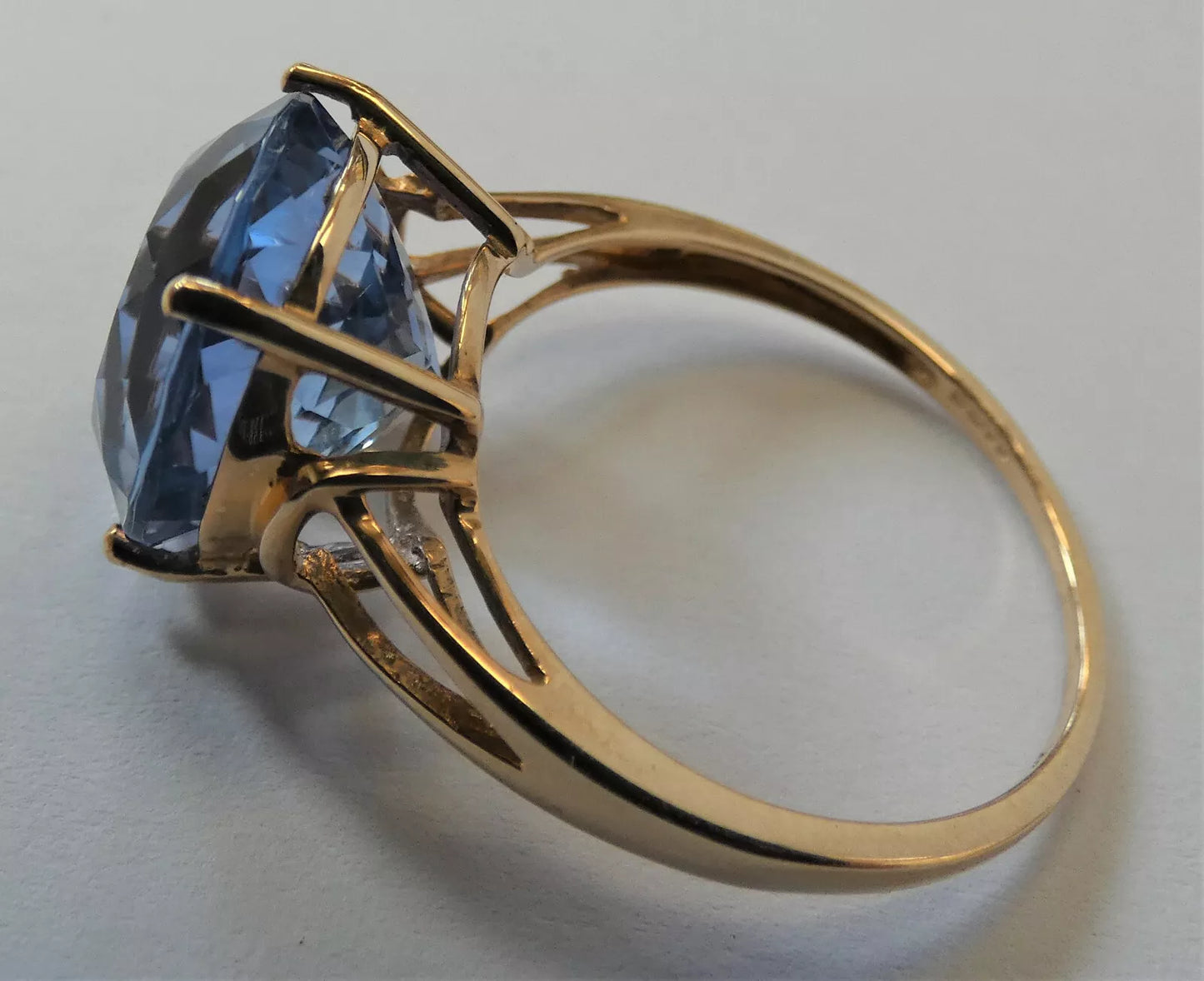 Fluorite Ring Colour Change MASSIVE 9.38 Carats 9ct Yellow Gold SIZE S BA32