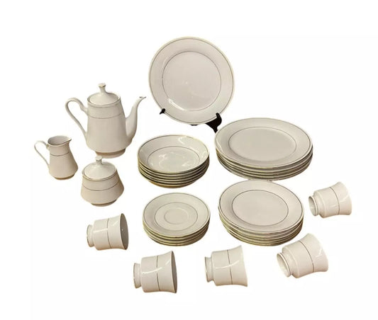 CROWN MING JIAN SHIANG FINE. BONE CHINA 34 PIECE DINNER / TEA SET SH83