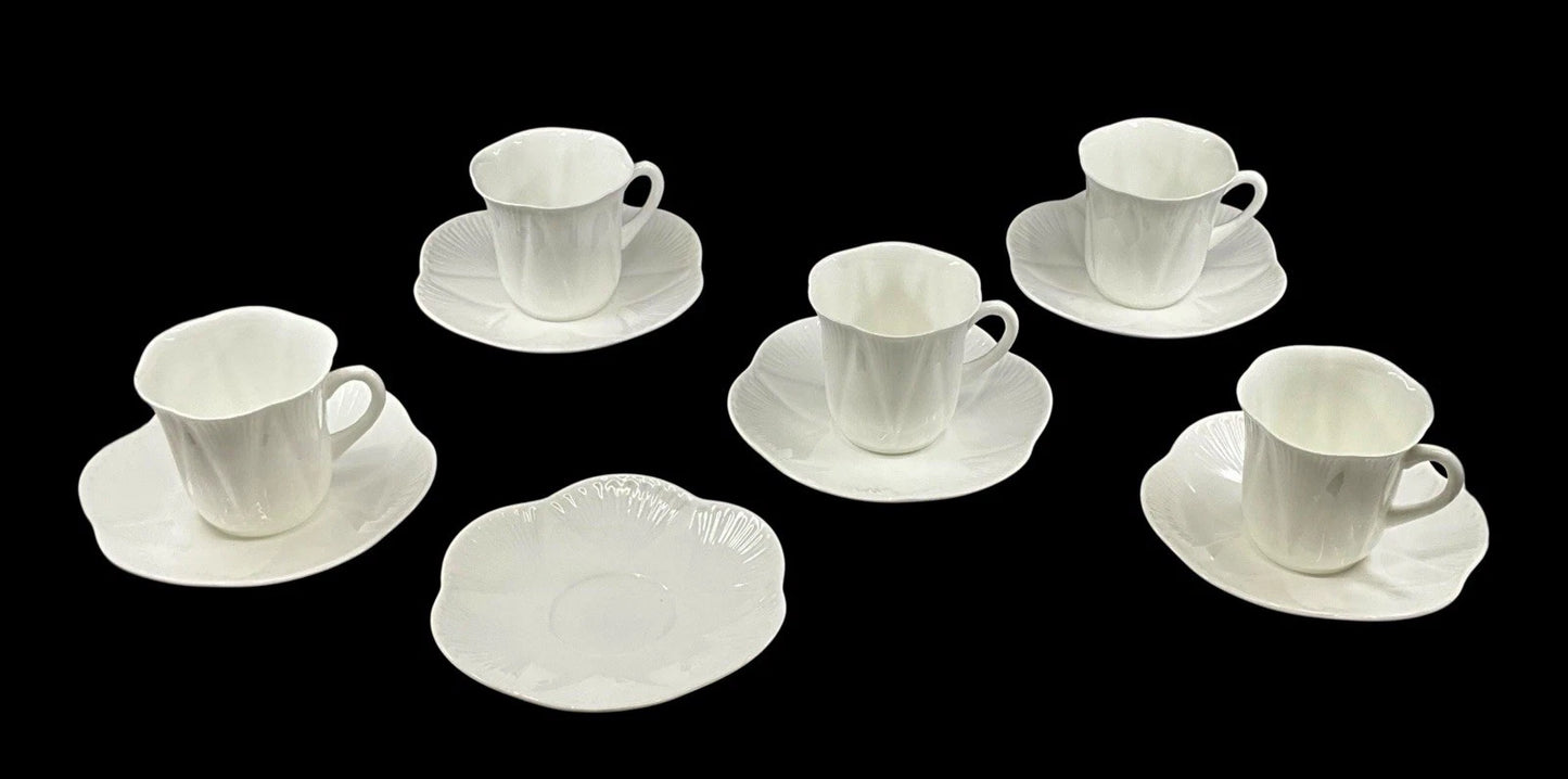 SHELLEY ART DECO DAINTY WHITE 35 PIECE BREAKFAST SET INC.COFFEE POT SH81