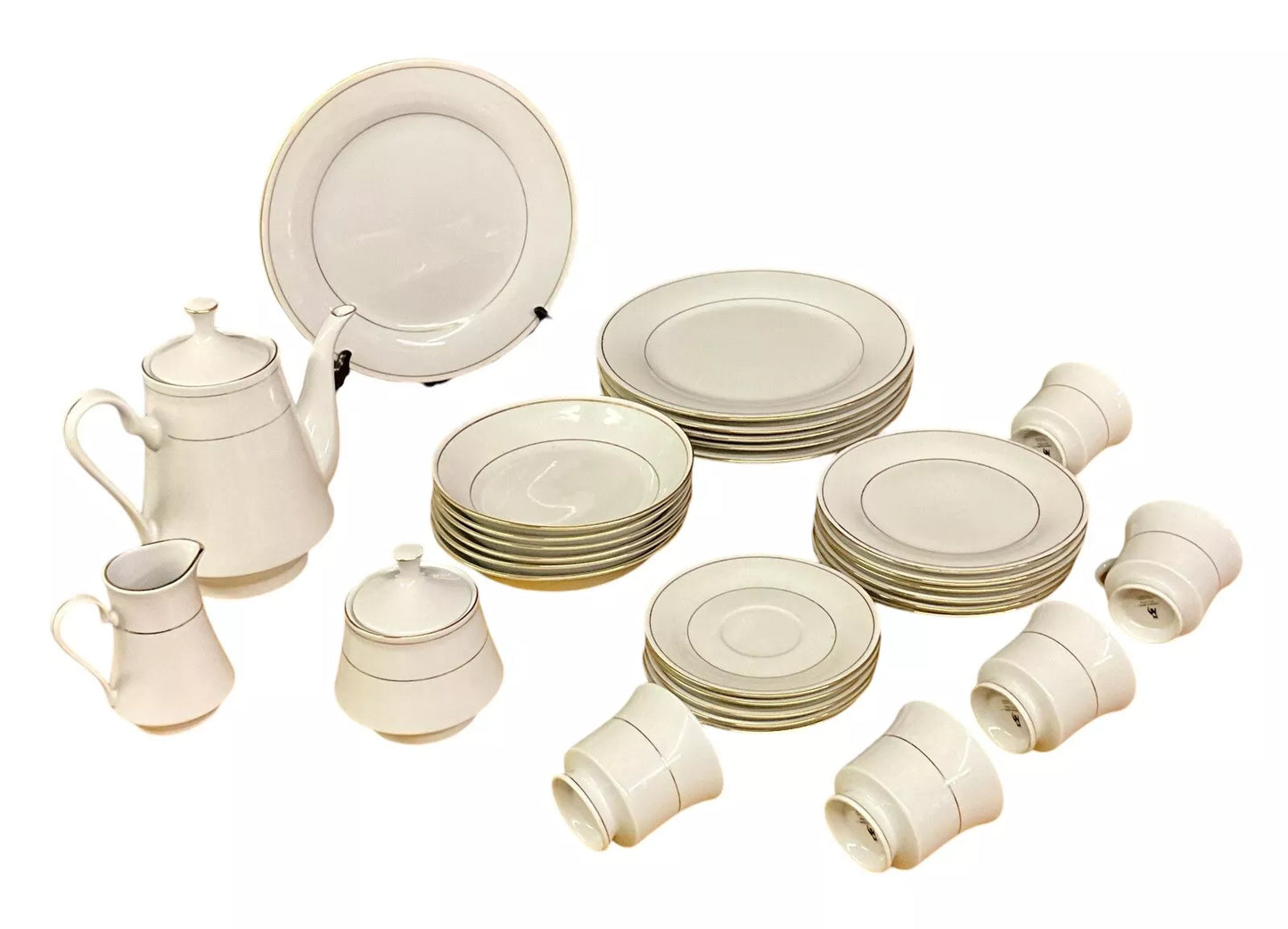 CROWN MING JIAN SHIANG FINE. BONE CHINA 34 PIECE DINNER / TEA SET SH83