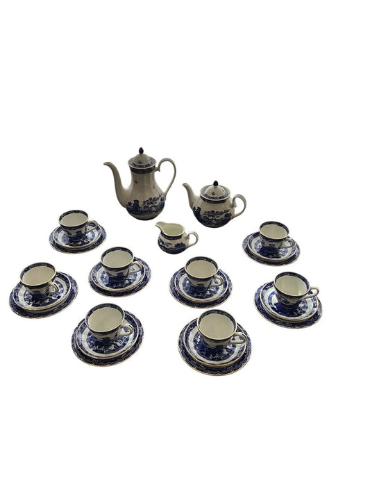 VINTAGE RINGTONS WILLOW PATTERN 29 PIECE TEA/COFFEE SET FOR EIGHT SH36
