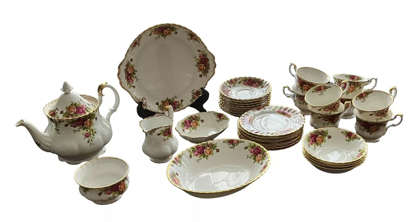 ROYAL ALBERT OLD COUNTRY ROSES 35 PIECE TEA SET OCR3