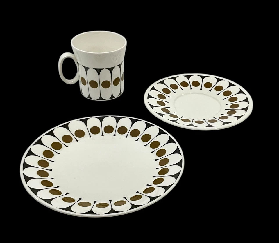 VINTAGE BLACK VELVET 22 PIECE COFFEE SET INC.COFFEE POT BY JOHN RUSSELL SH48